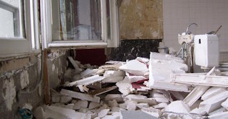 Демонтаж хрущевки в Кузнецке - удаление старых полов и стен по выгодной цене от 1748 рублей.